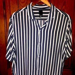 H&M Men’s Regular Fit Short Sleeve Button Down Casual Shirt